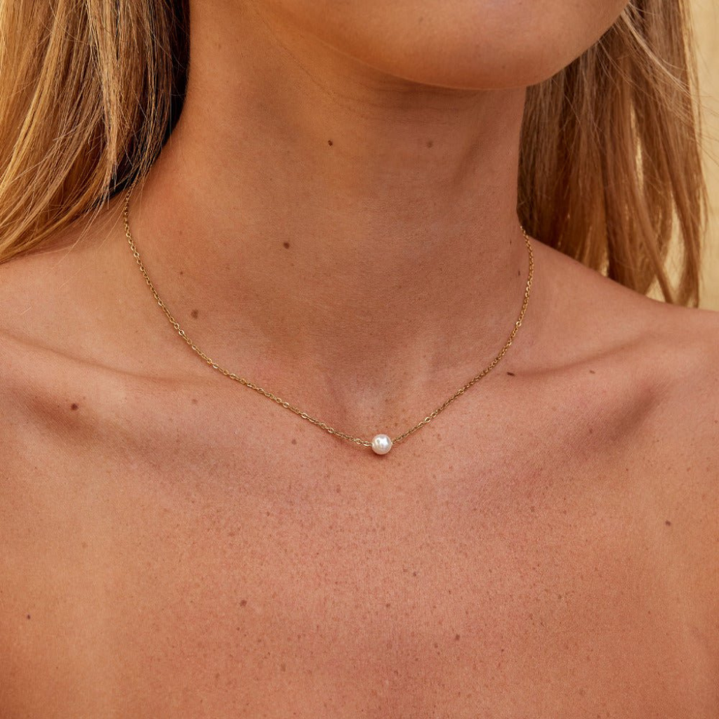 Pearl Necklace with Solitaire Pendant