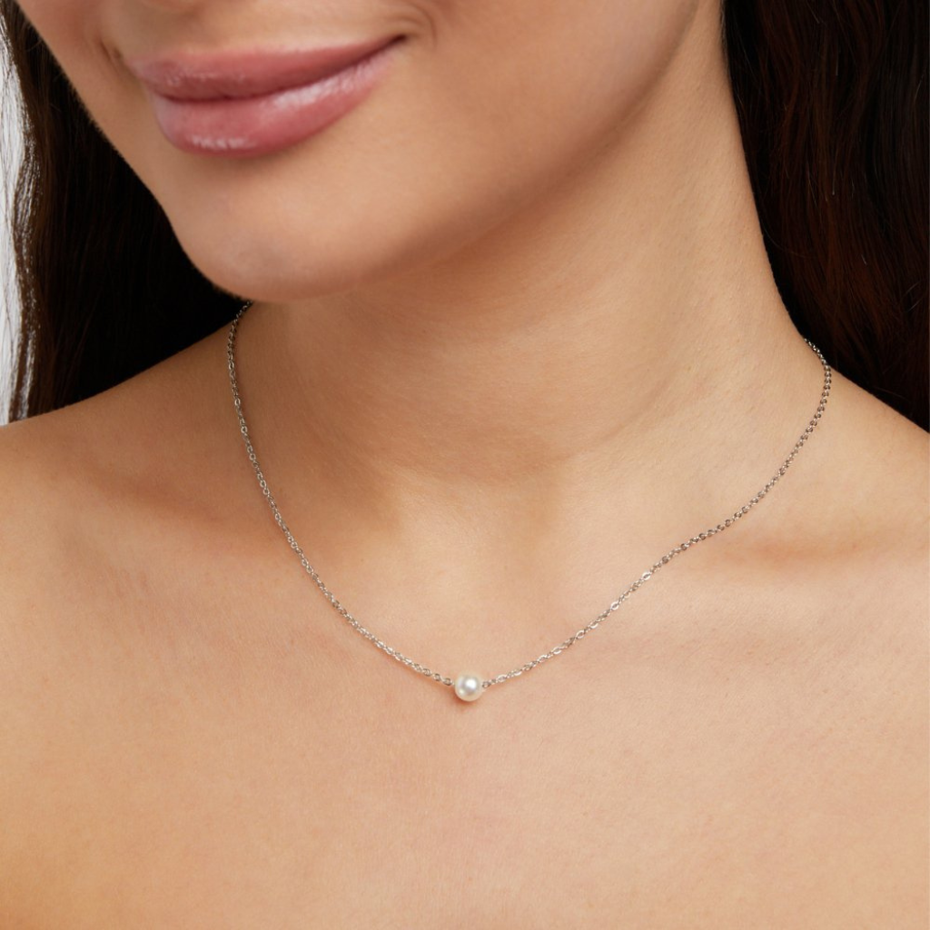 Pearl Necklace with Solitaire Pendant