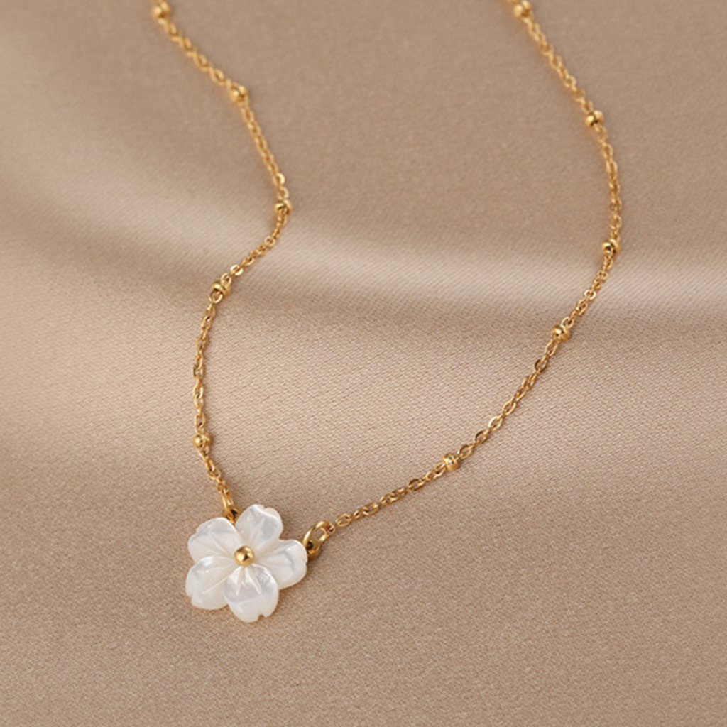 Flower Pendant Necklace with White Blossom