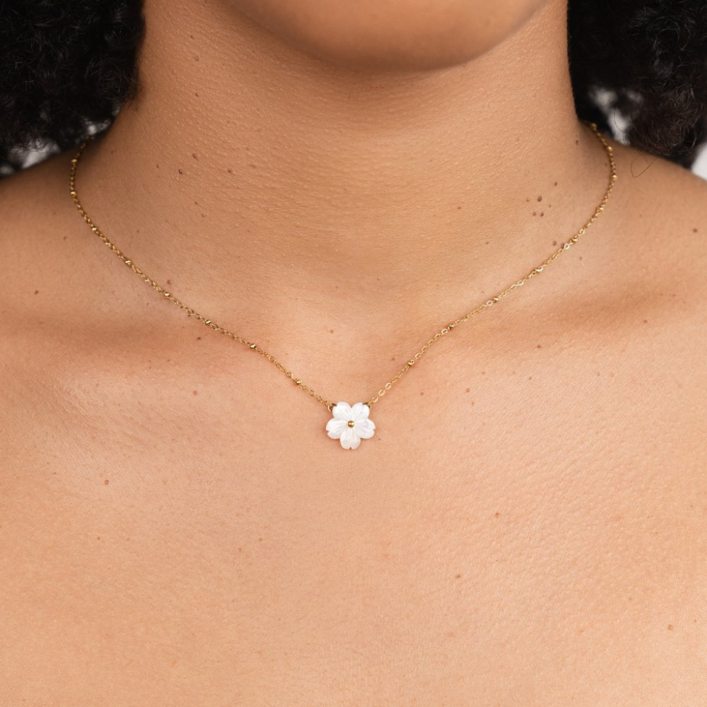 Flower Pendant Necklace with White Blossom