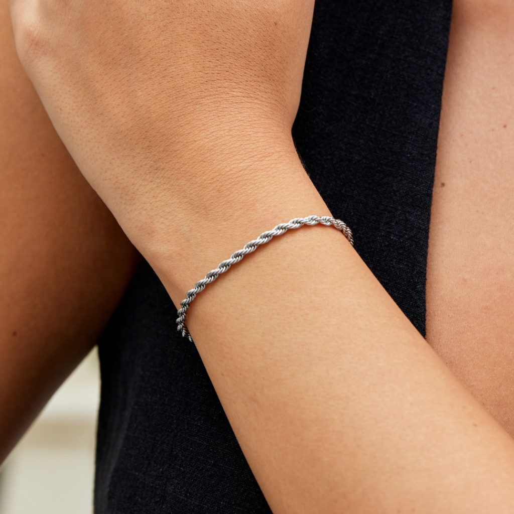 Twisted Chain Bracelet with Rope Design