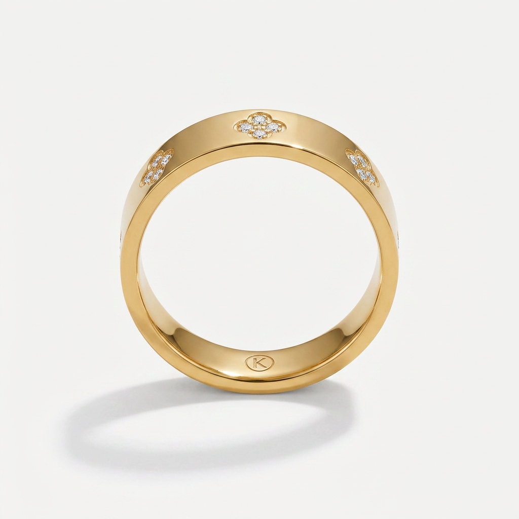 Ring with Crystal Clover Motif