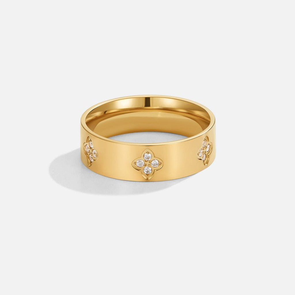 Ring with Crystal Clover Motif