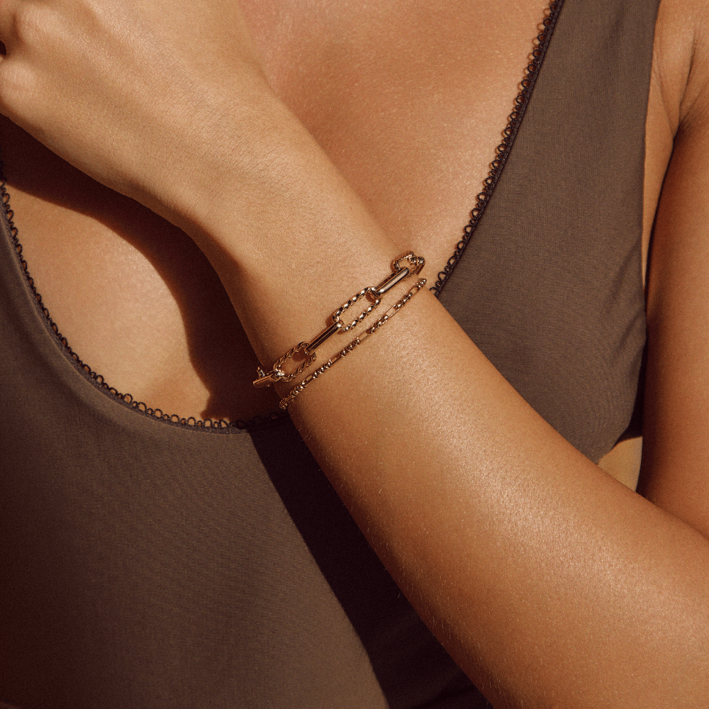 Gold Chunky Chain Bracelet with Bold Link Design