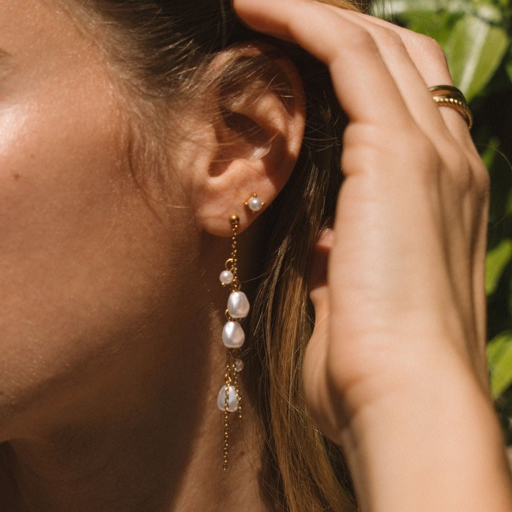 Gold Stud Earrings with Freshwater Pearl