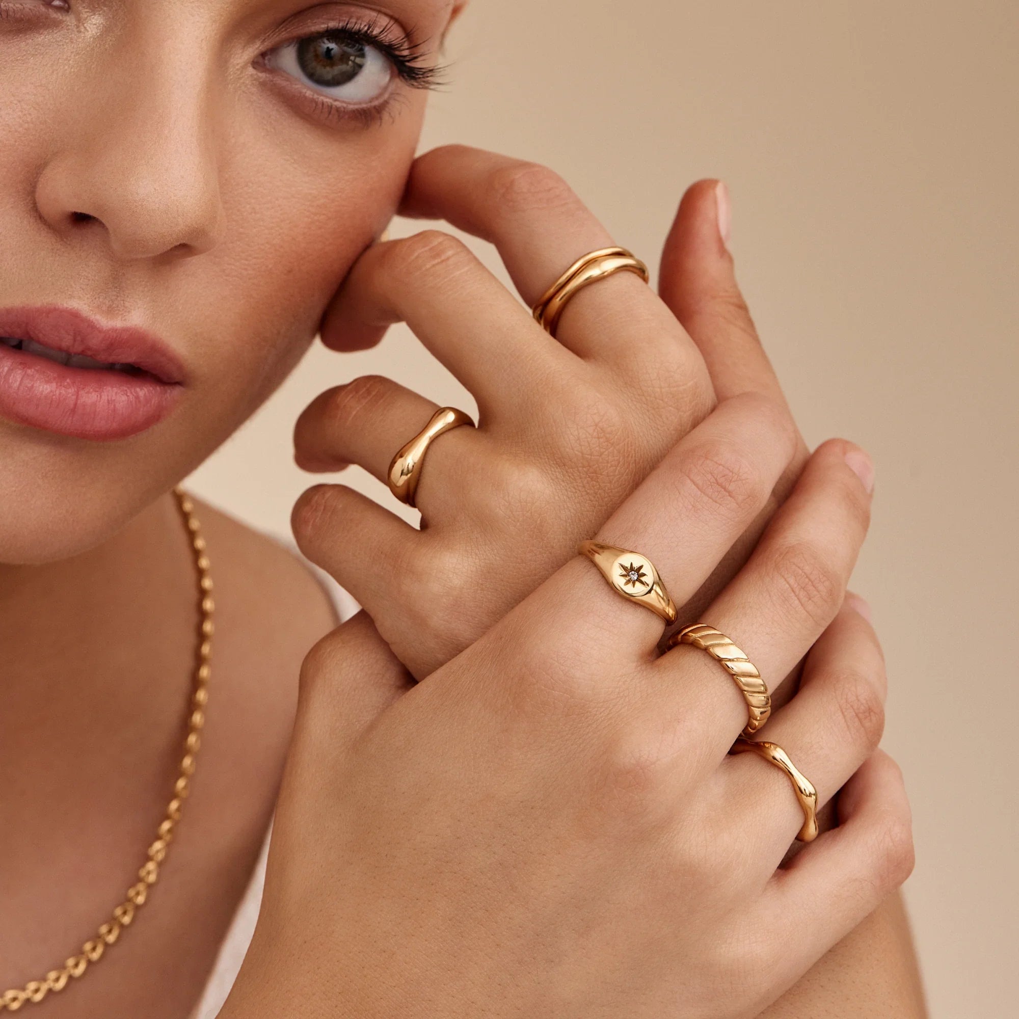 Gold Twist Ring with Bold Band Structure