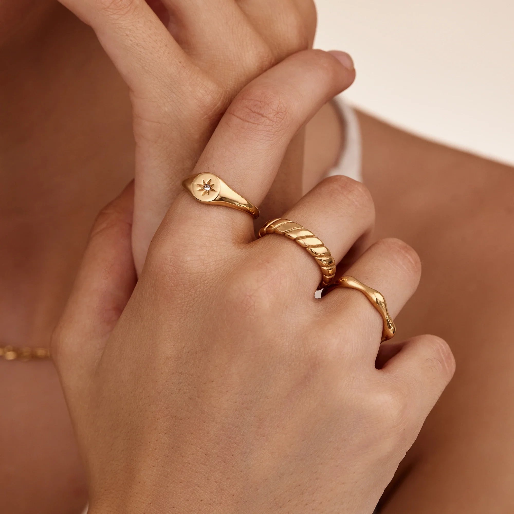 Gold Twist Ring with Bold Band Structure