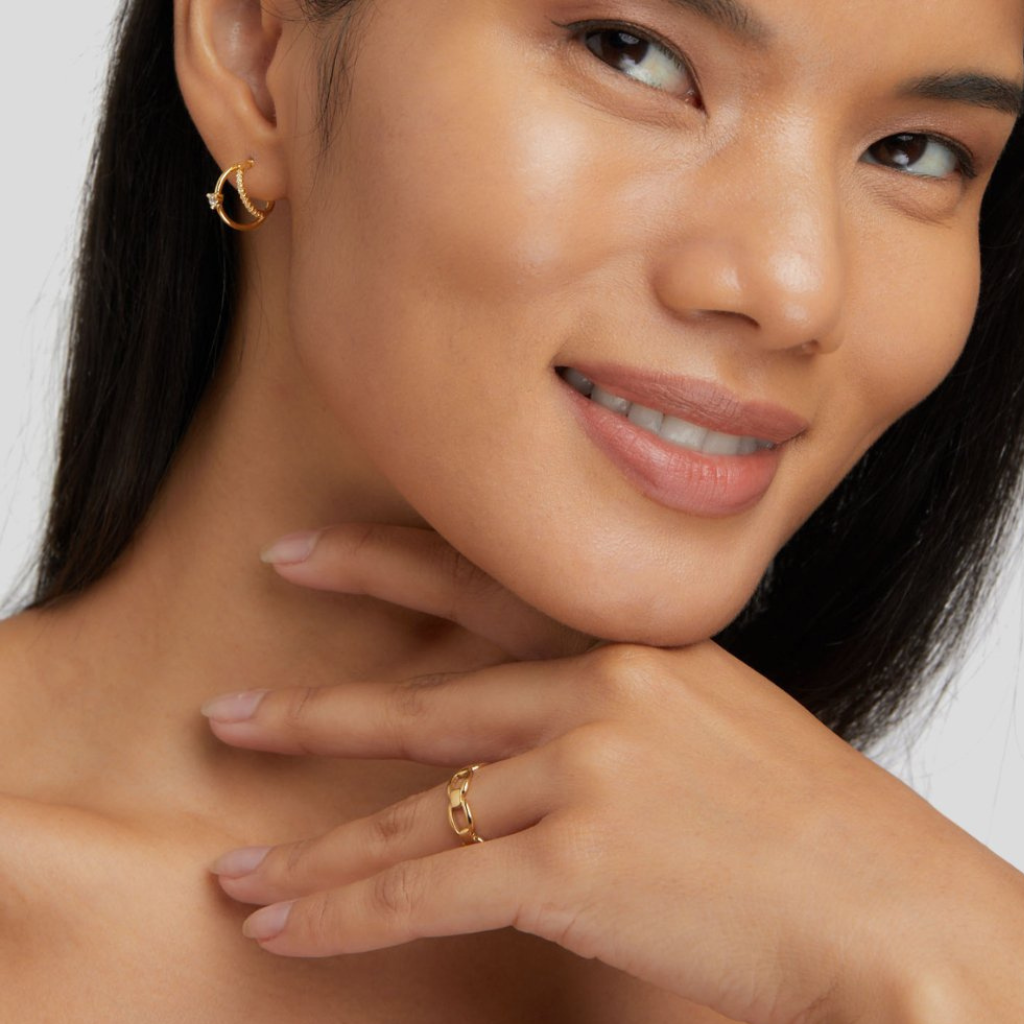 Gold Chain Ring with Linked Band Design