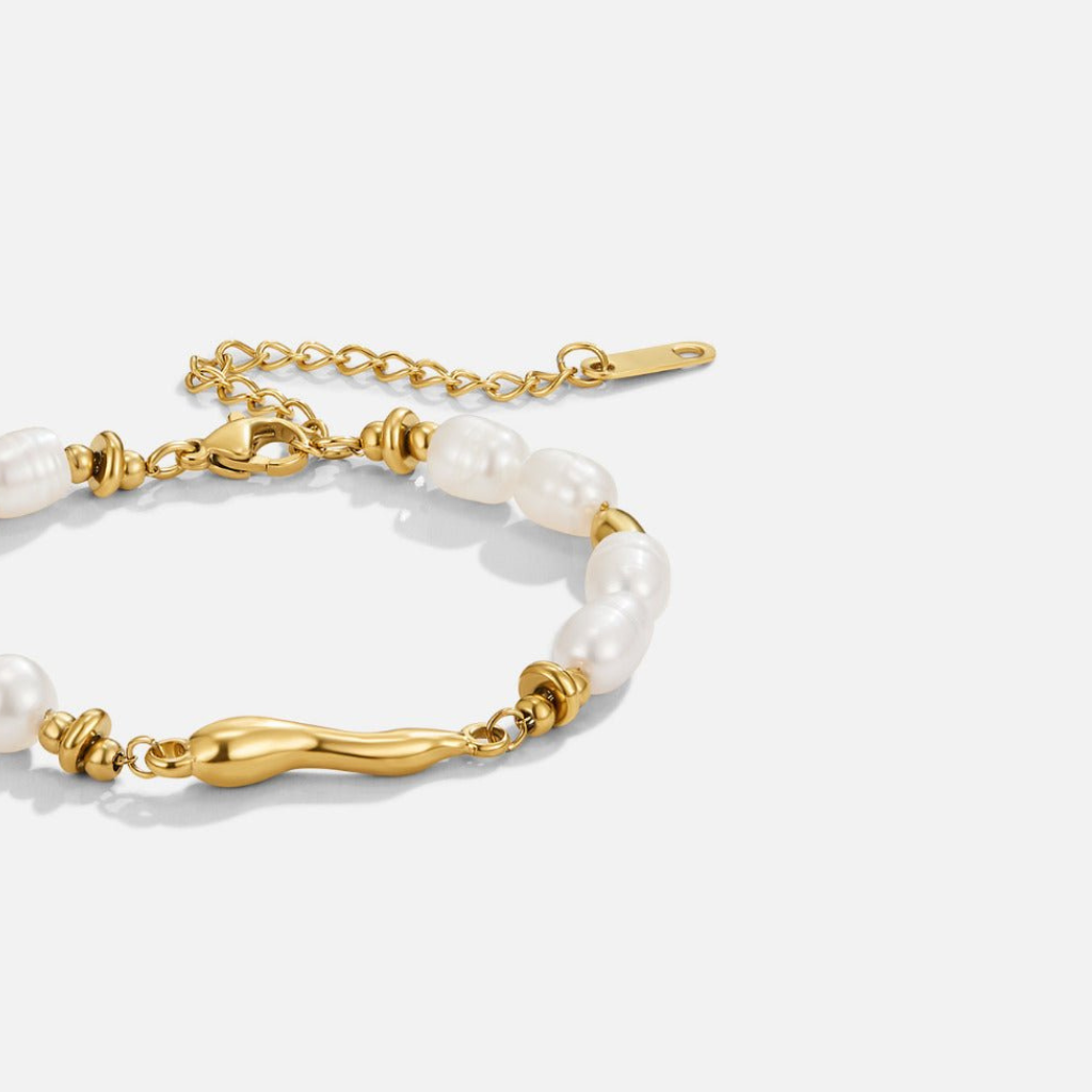 Lovina Pearl Bracelet with Organic Bar Detail