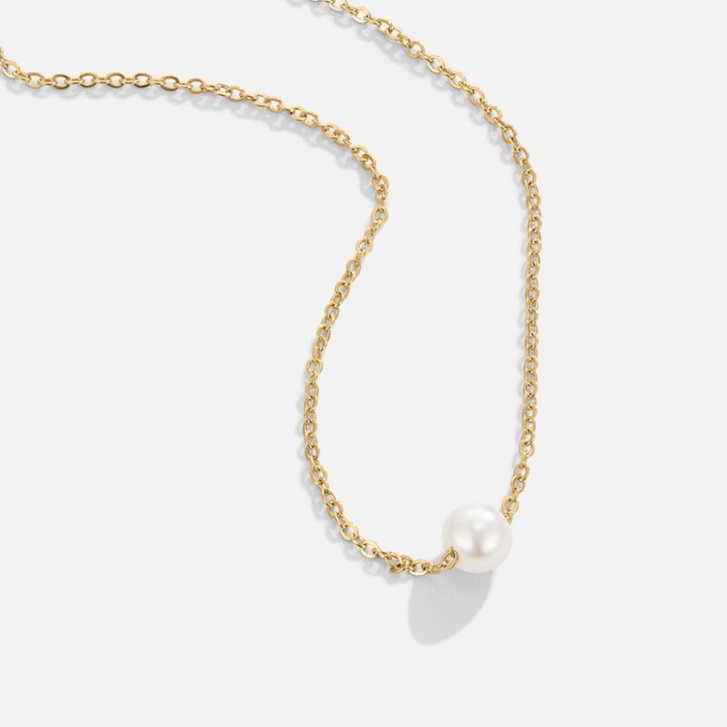 Pearl Necklace with Solitaire Pendant