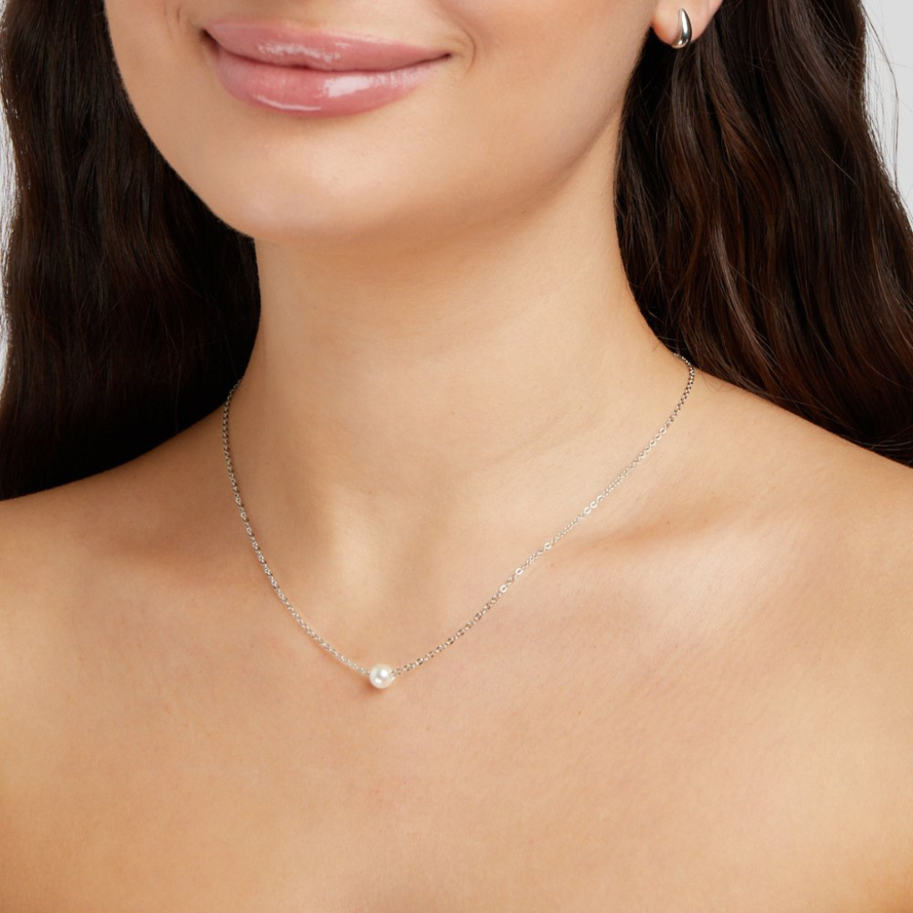 Pearl Necklace with Solitaire Pendant