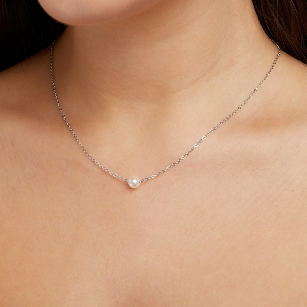 Pearl Necklace with Solitaire Pendant