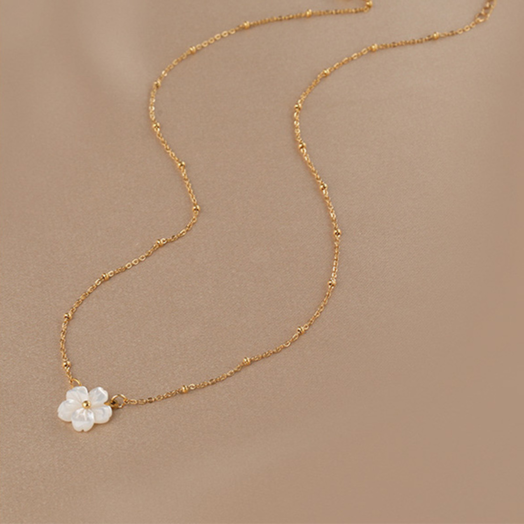 Flower Pendant Necklace with White Blossom