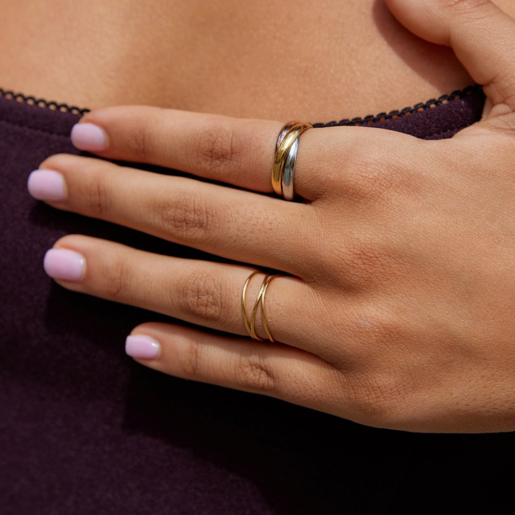 Multicolor Ring with Interlocked Bands