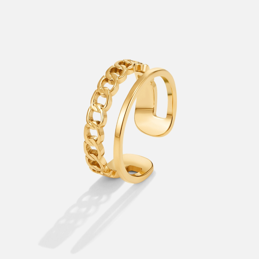 Ring with Chain Link Layered Design