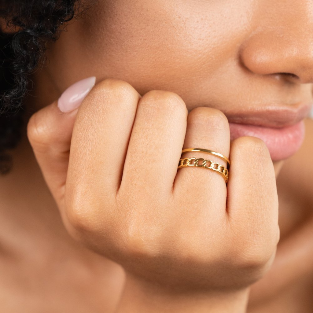 Ring with Chain Link Layered Design