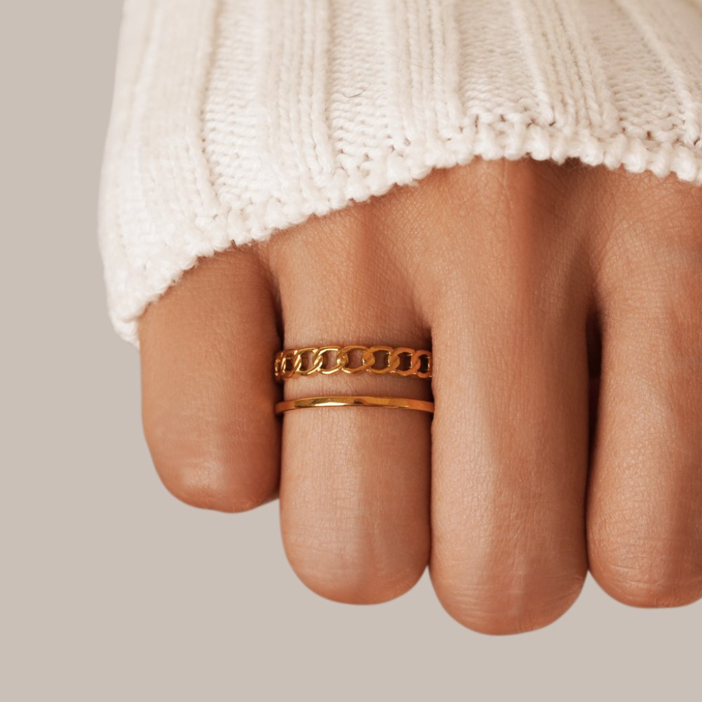 Ring with Chain Link Layered Design
