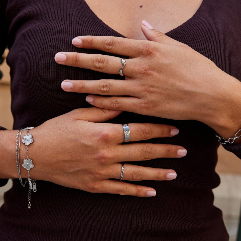 Ring with Crystal Clover Motif