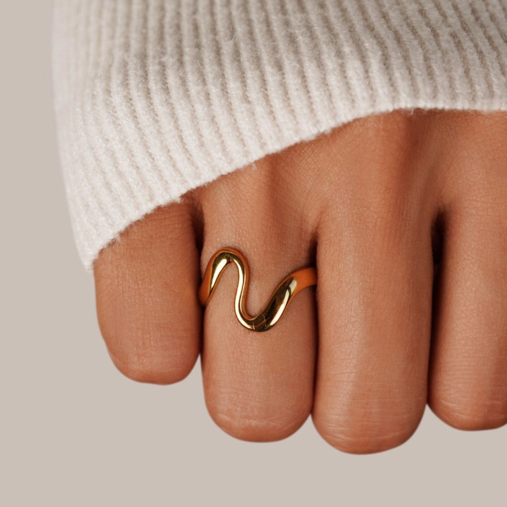 Wave Ring with Organic Curved Shape