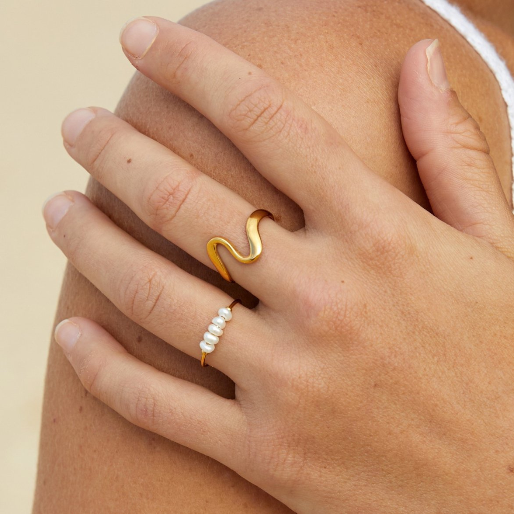 Wave Ring with Organic Curved Shape